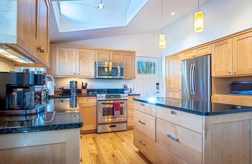 Elkhorn Village Condo | 2BD Ranch Condo - Walk to FREE Elkhorn Resort Amenities