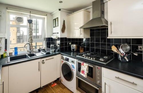Hoxton West Apartment | 2BD Stylish Home w/t Grand Piano Central London