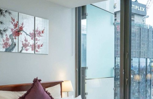 Southbank Apartment | 2BD With City Views, Pool, Gym & Tennis Court