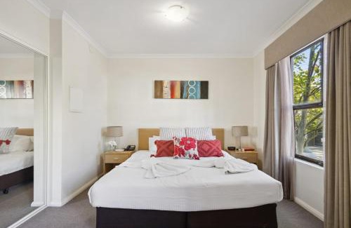 Northbridge Apartment | 2BDR 1BTH 1PRK - Northbridge Magic