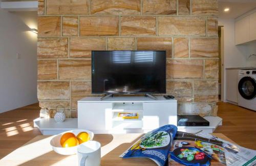 Greenwich Apartment | 2BDR Brand New Apt Moments from RNSh St Leonards