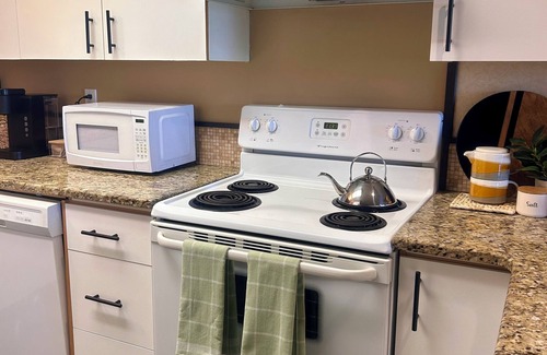 Regional District of Nanaimo Apartment | 2BDR Oceanfront suite at Pacific Shores