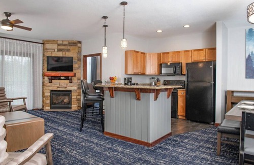 Lake Delton Resort | 2Bed/2Bath Deluxe Suite in our Dells Resort w/Access to Wilderness Territory!