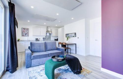 Ashford Apartment | 2bed 2bath In - Next To Station For 6 Free Parking