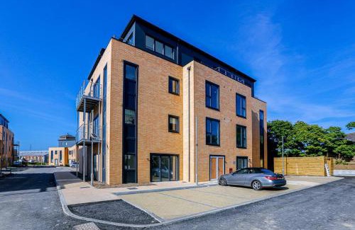 Ashford Apartment | 2bed 2bath In - Next To Station For 6 Free Parking