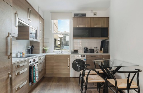 Vincent Square Apartment | 2Bed 3Bath Family Flat in SW1P/6ppl