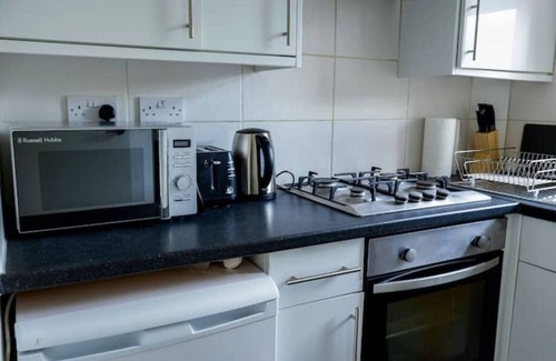 Wimbledon Apartment | 2Bed Flat Sleeps 5-6 Easy City Access with parking