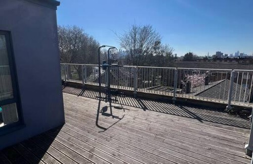 Plaistow Apartment | 2bed flat with great city views