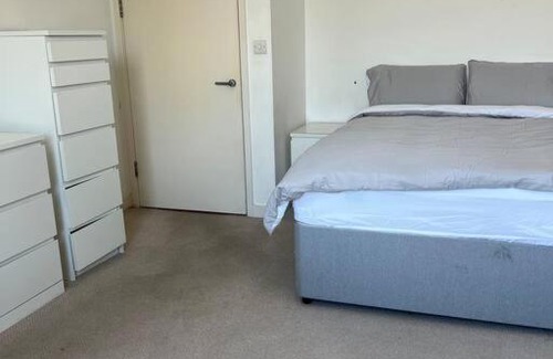Plaistow Apartment | 2bed flat with great city views