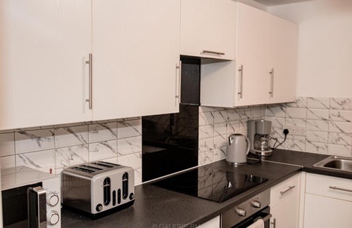 Walsall Apartment | 2bed Flat with private parking
