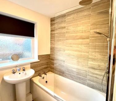 Durham Apartment | 2Bed House-10min drive to Durham