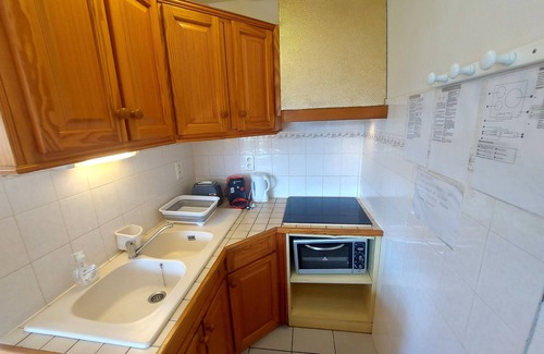 Latour-Bas-Elne Apartment | 2bed large garden 6pers wifi parking 66m2 ok pets vacation vouchers 2km sea