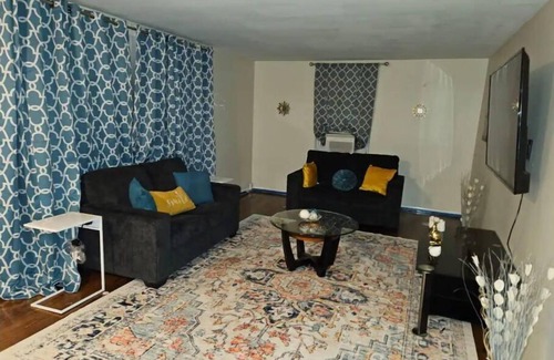 Cleveland Heights Apartment | 2Bed@Noble