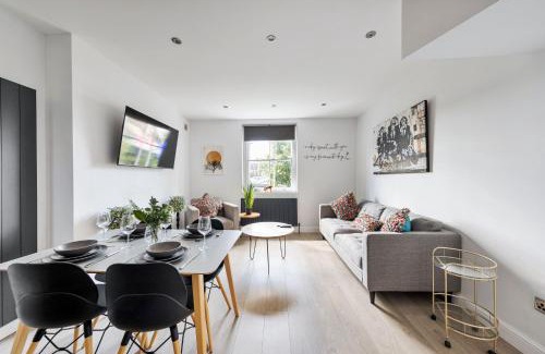 Queen's Park Apartment | 2Bed1Bath Modern Duplex Apartment next to Queens Park station