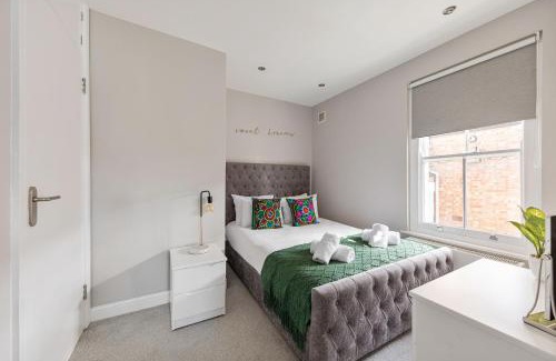 Queen's Park Apartment | 2Bed1Bath Modern Duplex Apartment next to Queens Park station