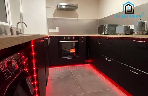 Finchley House | 2bedaptlongstaydiscounts6+guestswi-fimodernbusinessfamilyleisurefinchley