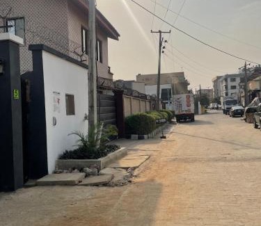 Oshodi-Isolo Apartment | 2bedroom Apartment 3min to airport