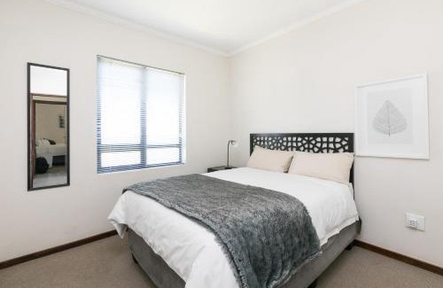 Greater Johannesburg Metropolitan Area Apartment | 2Bedroom apartment in a secure golf estate.WIFI