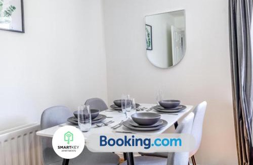 Runnymede Apartment | 2Bedroom Apt in Egham with Free Parking