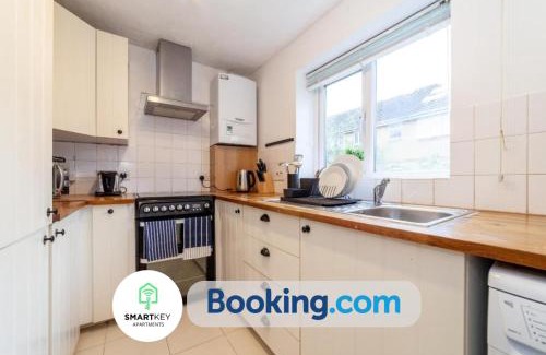 Runnymede Apartment | 2Bedroom Apt in Egham with Free Parking