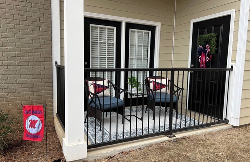 Oxford Condo | 2bedroom condo in delightful Oxford with Wi-Fi, AC. near the square, Mtrade Park