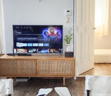 Cheongpa-dong Apartment | 2Bedroom House 10min from Seoul Stn #Free Netflix #View of Namsan #1pm Checkout