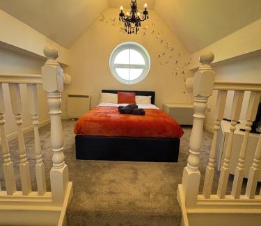 St Helens Apartment | 2beds at St Helens Near Town Center & Theater, Free Parking, WiFi