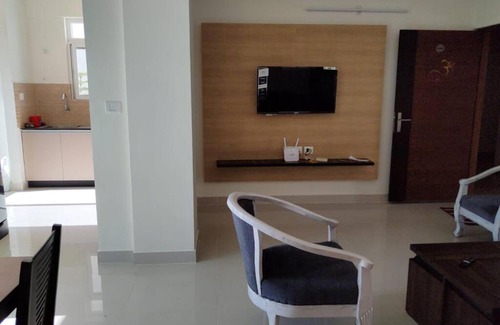 Bengaluru Apartment | 2BHK Lux Home Manyata Airport Hennur Pool BH02