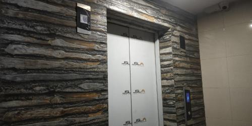 Saket Apartment | 2BHK Short Stay Apartment walking Max Saket (LIFT +Kitchen+Parking+3 nights min stay)