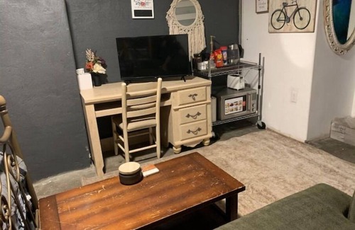 West Old Town House | 2blks to Old Town . Sawmill Market &Pet friendly.