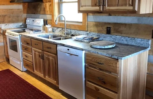 Nashville Cottage | 2BR, 1.5BA Log Cabin
