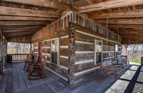 Nashville Cottage | 2BR, 1.5BA Log Cabin