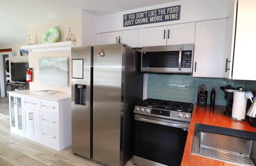 Southend Condo | 2BR 1.5BA Top Floor Condo with Tesla/EV Charger Brigantine