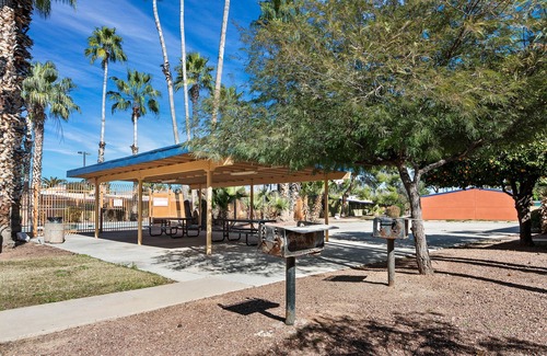 Menlo Park Condo | 2BR/1BA Condo W/Pool; Mins to UofA,Hiking,Food&Retail