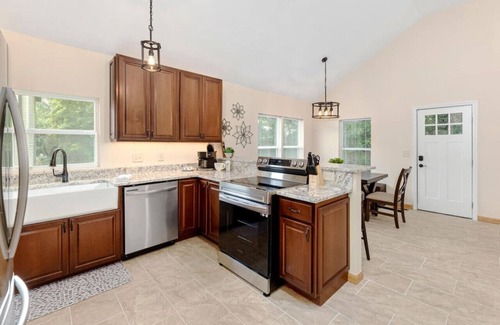 Tri-Cities House | 2BR, 1BA Remodeled House in Gray Community