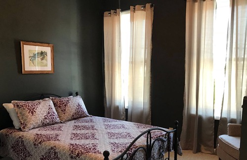 Belhaven Apartment | 2BR, 2B DOWNTOWN 2nd Story Apartment Sleeps 6-Walk to Shopping, Dining, and Dock
