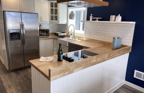 West Seattle House | 2BR 2BA Alki Beach Waterfront Retreat Ext. Stay