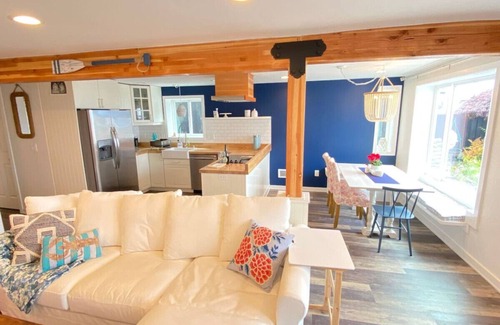 West Seattle House | 2BR 2BA Alki Beach Waterfront Retreat Ext. Stay