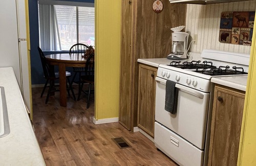 Big Bar House | 2BR/2BA Doublewide at a Scenic Trinity River Resort