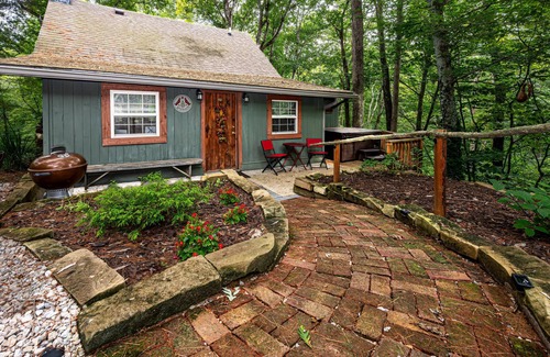Nashville Cabin | 2BR , 2BA Log Cabin