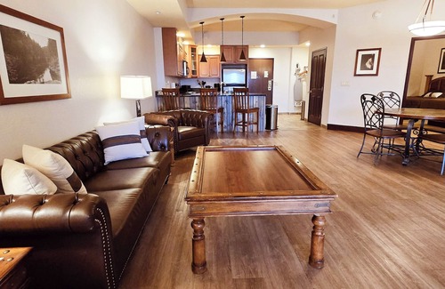 Wisconsin Dells Resort | 2br 2ba Penthouse at Chula Vista, large in-unit hot tub! Close to Downtown!