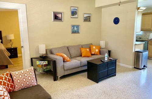 St. Petersburg - Clearwater House | 2BR+2BA PET FRIENDLY HOME w/ BACKYARD OASIS