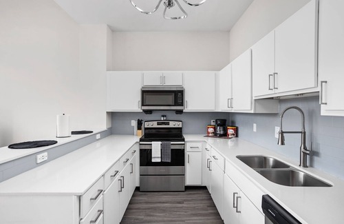 Mile Square Apartment | 2BR 2BA The Block Apartment - CozySuites