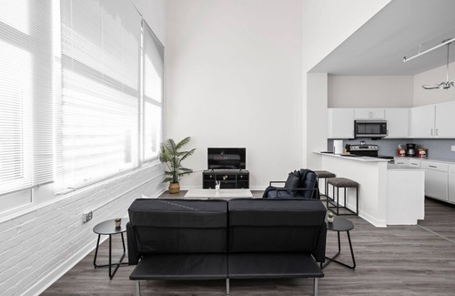 Mile Square Apartment | 2BR 2BA The Block Apartment - CozySuites