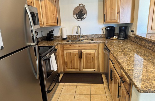 Mesquite Condo | 2BR + 2FB-End Unit with Mountain View -Ground Floor - No Stairs!