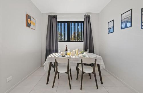 Macgregor Apartment | 2BR Apartment with Balcony Easy Access to Everywhere