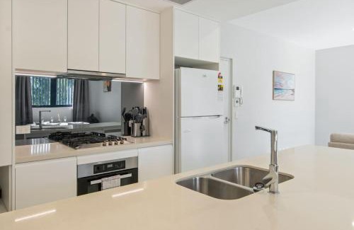 Macgregor Apartment | 2BR Apartment with Balcony Easy Access to Everywhere