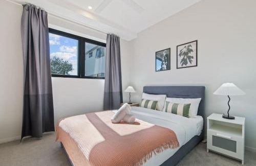 Macgregor Apartment | 2BR Apartment with Balcony Easy Access to Everywhere