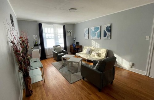 Albany Apartment | 2BR Apt Near St. Peter's Hospital