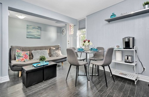 Centretown West Apartment | 2BR Apt with Netflix & access to Rooftop Terrace!